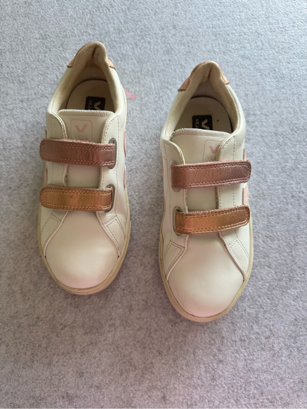 Veja Girls Sneakers Size 4 - Picture 3 of 8